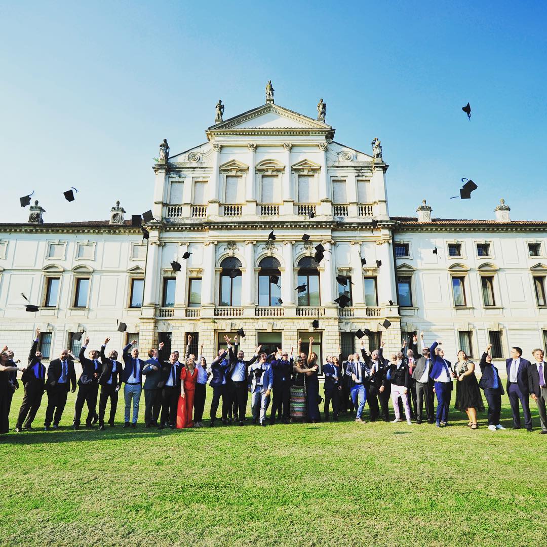 Il lancio dei cappelli dell'eMBA14